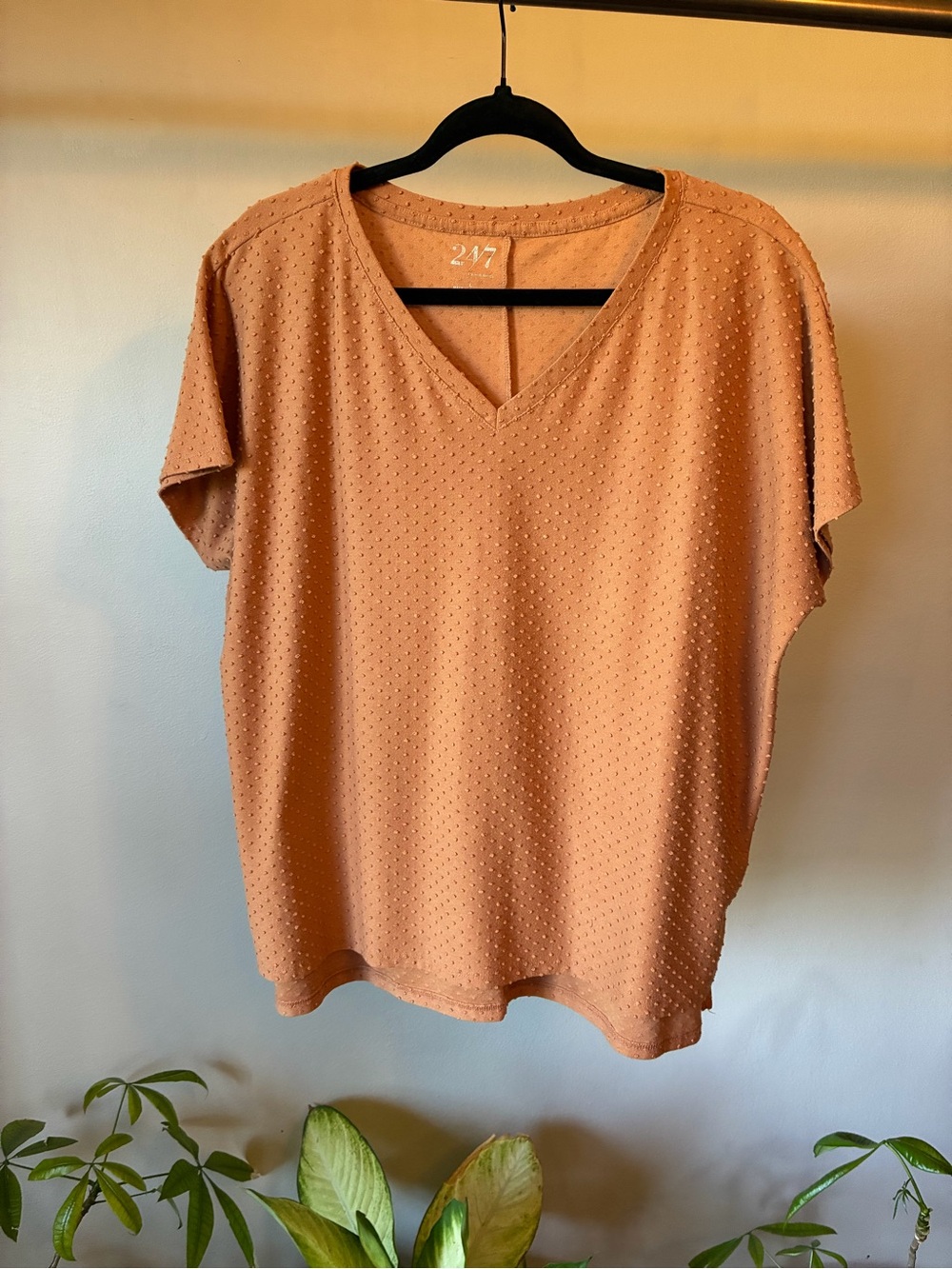 24/7 by Maurices Swiss Dot V-Neck Blouse Size L Rust